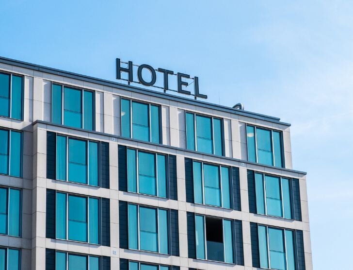 Co powinno obejmować ubezpieczenie hotelu?