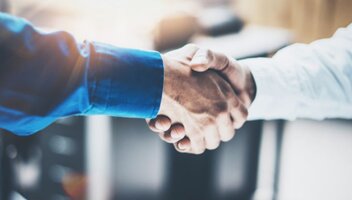 Z jaką multiagencją ubezpieczeniową warto pracować?
