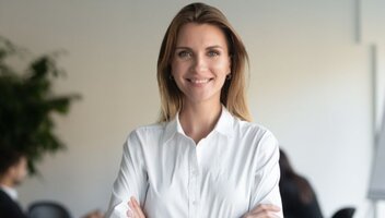 Agent wyłączny czy multiagent? Poznaj różne modele pracy w ubezpieczeniach!