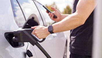 Co to jest hybryda plug-in (PHEV) i jak działa?