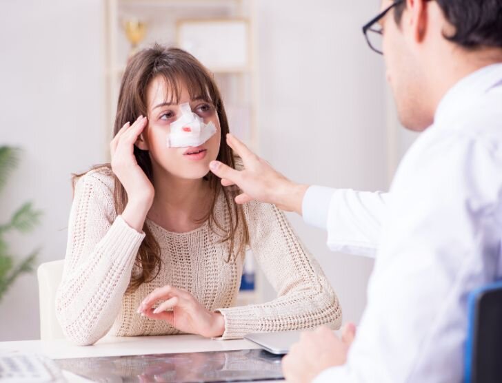 Złamany nos – objawy i leczenie