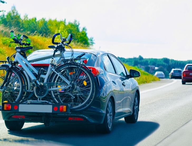 Jak bezpiecznie przewieźć rower samochodem, pociągiem lub innym rodzajem transportu?
