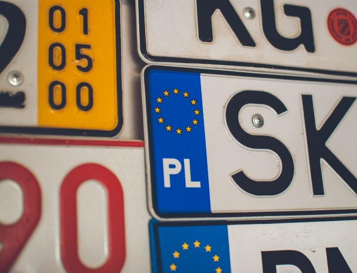 Co to za rejestracja? Skróty, oznaczenia i rodzaje tablic rejestracyjnych