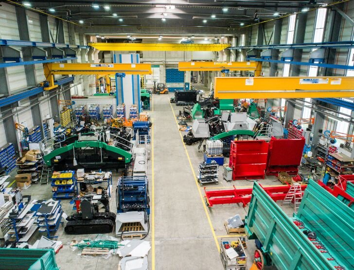 Budowa hali produkcyjnej – wymagania, pozwolenia, koszty