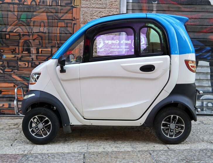 Czterokołowiec lekki – kto może prowadzić, jak zdobyć uprawnienia i czy wymaga ubezpieczenia?