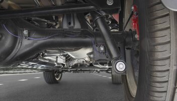 Dyferencjał w samochodzie – jak działa mechanizm różnicowy i dlaczego jest tak ważny?