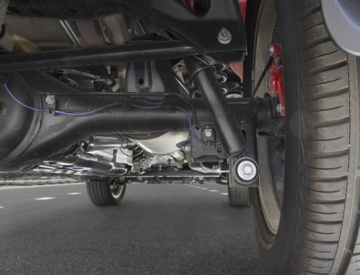 Dyferencjał w samochodzie – jak działa mechanizm różnicowy i dlaczego jest tak ważny?