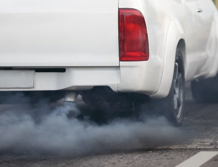 Podatek od samochodów spalinowych – ile zapłacisz i jak obliczyć
