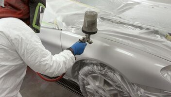 Ile kosztuje lakierowanie auta? Cennik dla poszczególnych elementów i całego samochodu