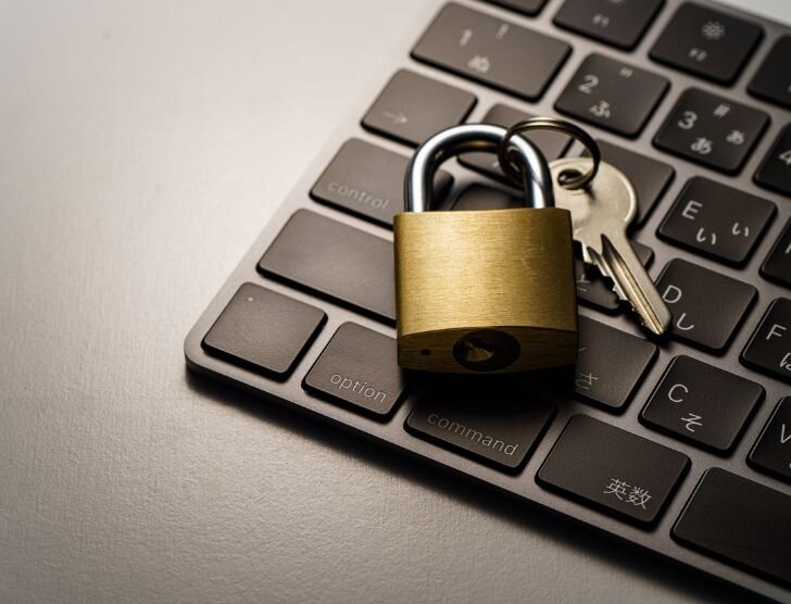 Ubezpieczenie cybernetyczne – jak zabezpieczyć firmę przed skutkami cyberataków?