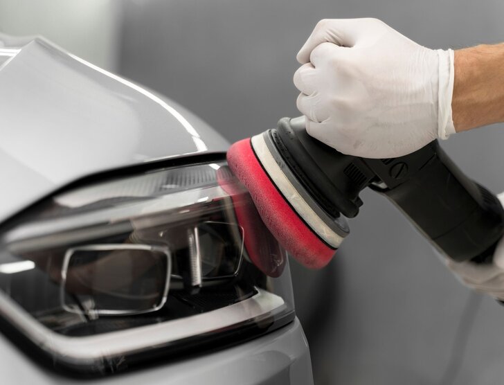 Polerowanie i naprawa lamp samochodowych – jak to zrobić, czym i ile to kosztuje?