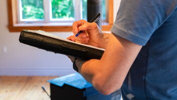 Obowiązkowe przeglądy techniczne a ubezpieczenie domu