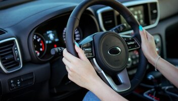 Raport roczny rynku ubezpieczeń komunikacyjnych i cen w 2025 roku