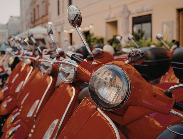 Prawo jazdy kategorii AM – jakie daje uprawnienia i kto może je zdobyć?