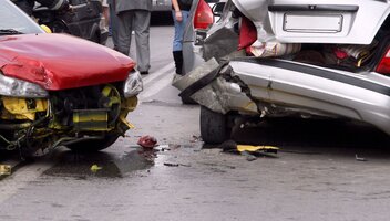 Szkoda całkowita z własnego AC – szkoda z własnej winy. Jak ją zgłosić?