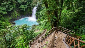 Ubezpieczenie turystyczne do Kostaryki – ile kosztuje i czy warto je wykupić?