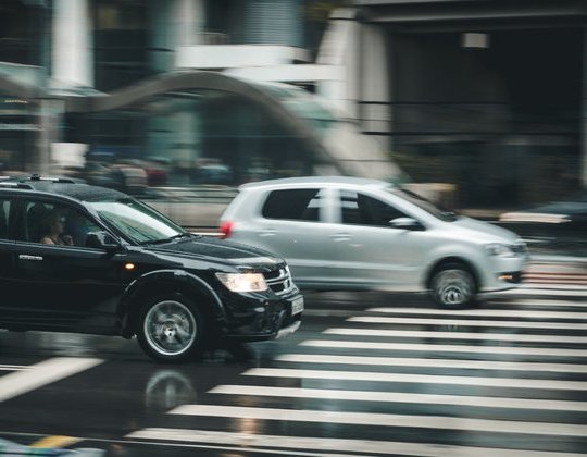 Każdy samochód musi mieć polisę OC. W większości umów leasingowych wymagane jest także autocasco. Ubezpieczenie GAP jest bardzo opłacalne, gdy auto straciło na wartości i spotkała je szkoda na drodze.