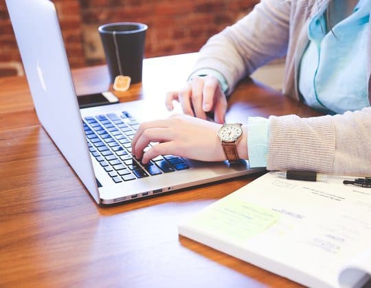 Tania polisa OC przez Internet? Skorzystaj z porównywarki CUK Ubezpieczenia i zobacz, dlaczego warto kupić OC online! W kalkulatorze ubezpieczeń samochodowych CUK Ubezpieczenia kupisz polisę online w kilka minut. Sprawdź, jak wybrać OC!